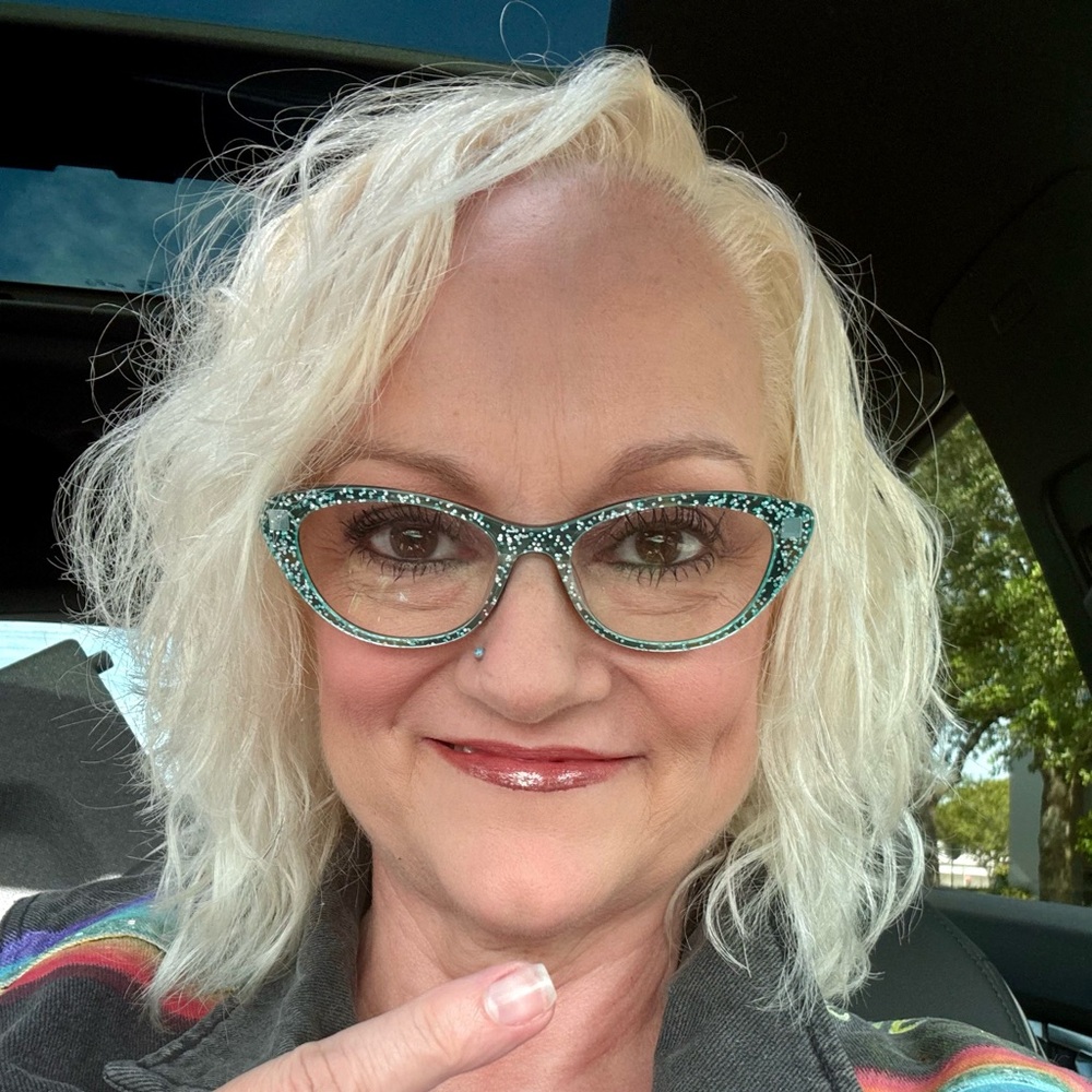 Meet your Posher, Tonya